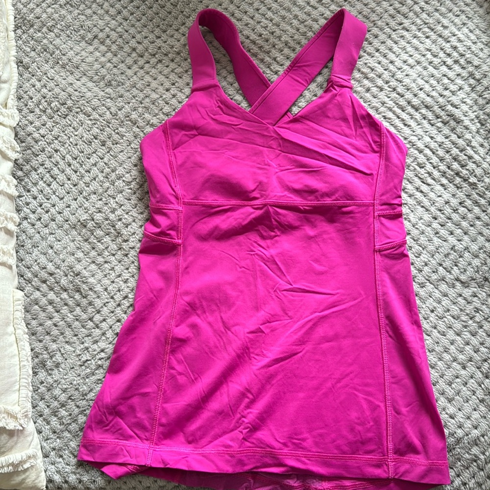 Women’s athletic tank top with built-in bra